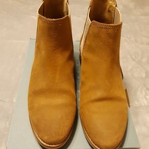 Toms Ella Desert Tan Waxy Suede Ankle Boots